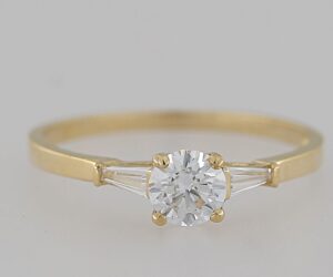 9CT YG CUBIC DRESS RING