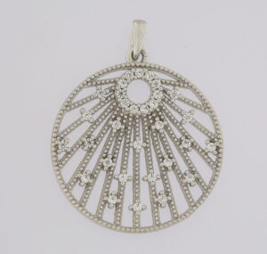 9CT WG FANCY CZ PENDANT   20MM