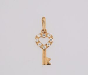 9CT YG CZ HEART KEY PENDANT   10MM