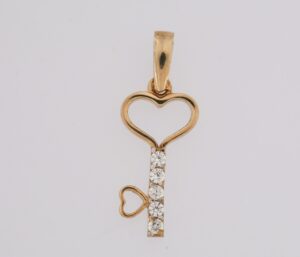 9CT YG CZ HEART KEY PENDANT   15MM