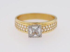 9CT YG CZ LADIES RING