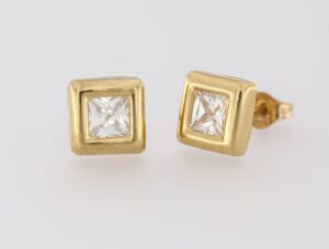 9CT YG SQR CZ STUD EARRINGS