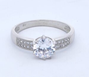 9CT WG LADIES CUBIC RING