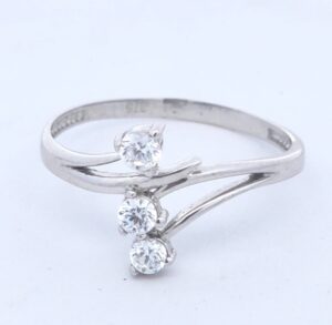 9CT WG LADIES CUBIC RING