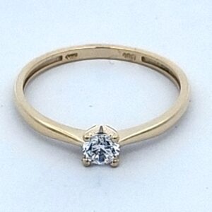 9CT YG SOLITAIRE CUBIC RING