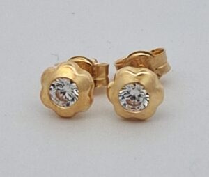 9CT YELLOW GOLD CUBIC STUD